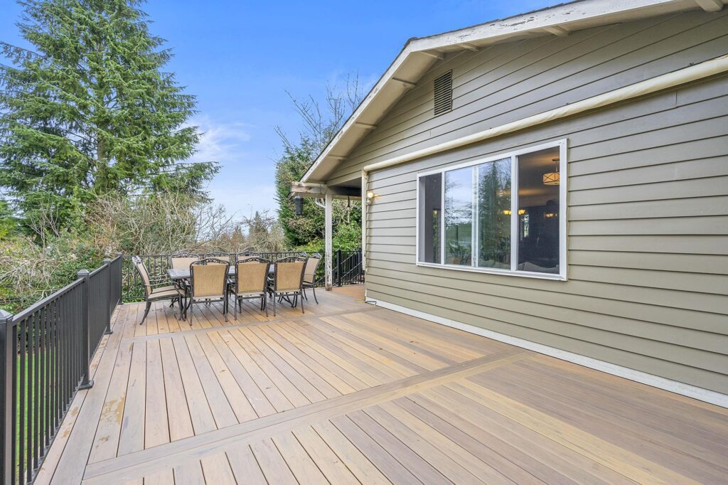 Deck - Back of home